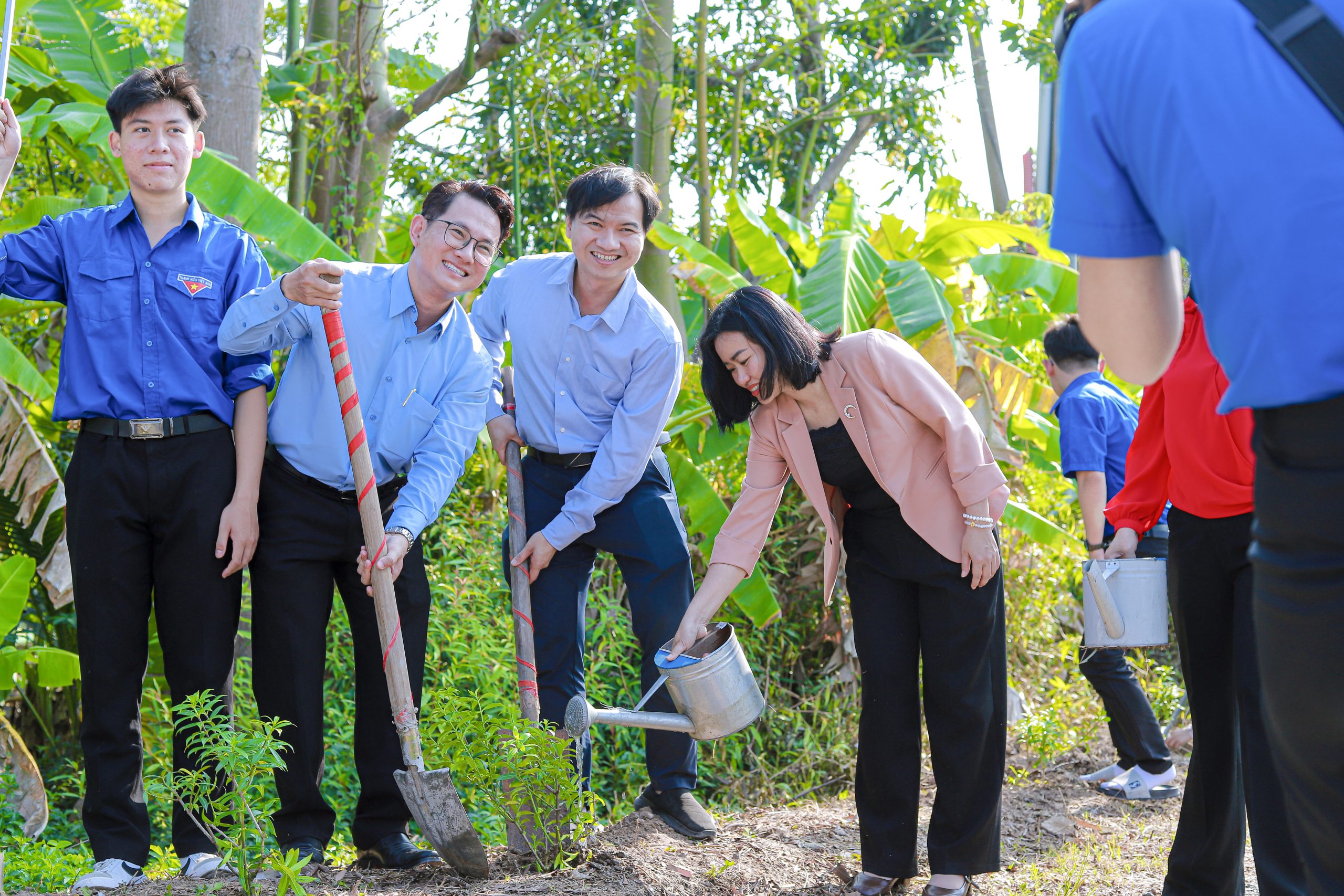 Le-khoi-dong-Thang-Thanh-nien-nam-2025-can-tho-Thanh-doan-Can-Tho-huyen-phon-dien-Duong-co-To-quoc-le-trong-cay-nha-khoa-ha-thanh