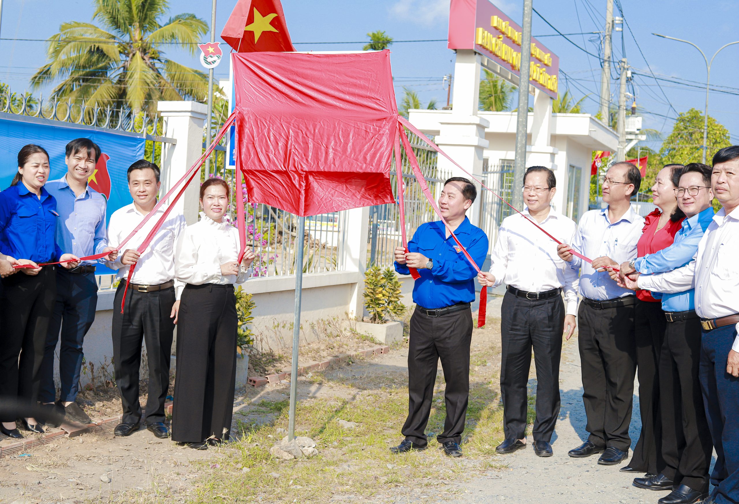 Le-khoi-dong-Thang-Thanh-nien-nam-2025-can-tho-Thanh-doan-Can-Tho-huyen-phon-dien-Duong-co-To-quoc-le-trong-cay-nha-khoa-ha-thanh