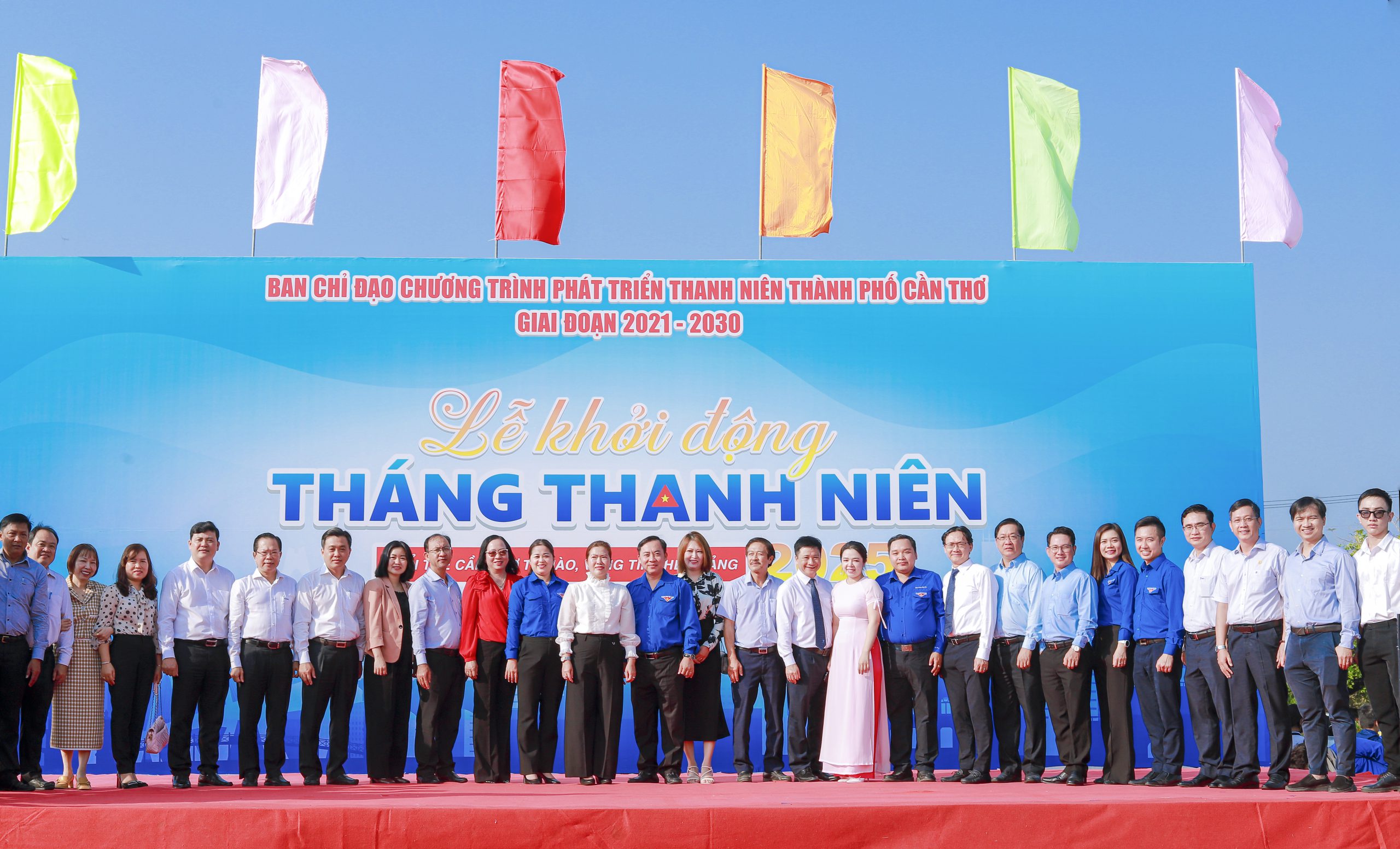 Le-khoi-dong-Thang-Thanh-nien-nam-2025-can-tho-Thanh-doan-Can-Tho-huyen-phon-dien-Duong-co-To-quoc-le-trong-cay-nha-khoa-ha-thanh