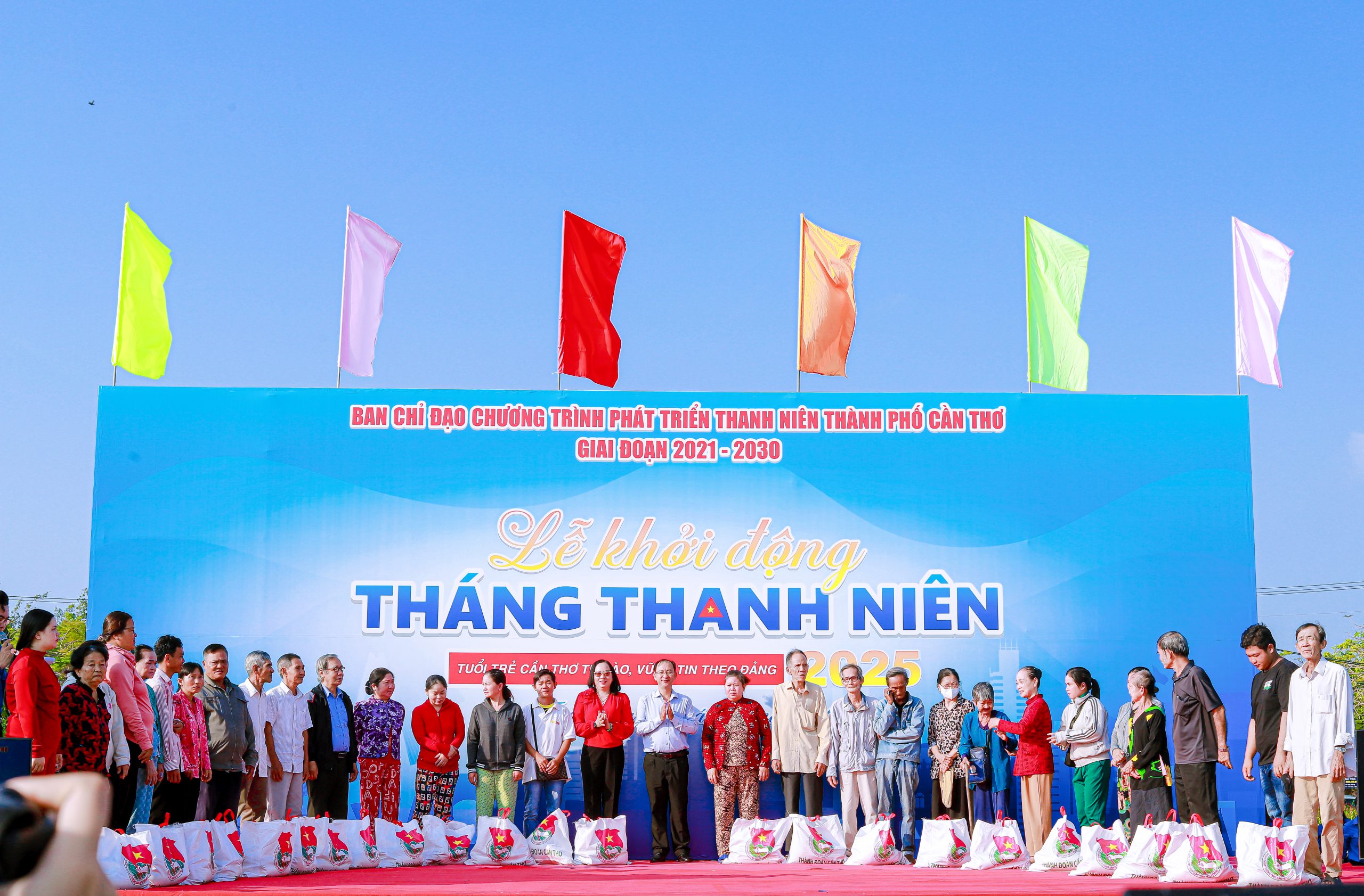 Le-khoi-dong-Thang-Thanh-nien-nam-2025-can-tho-Thanh-doan-Can-Tho-huyen-phon-dien-Duong-co-To-quoc-le-trong-cay-nha-khoa-ha-thanh