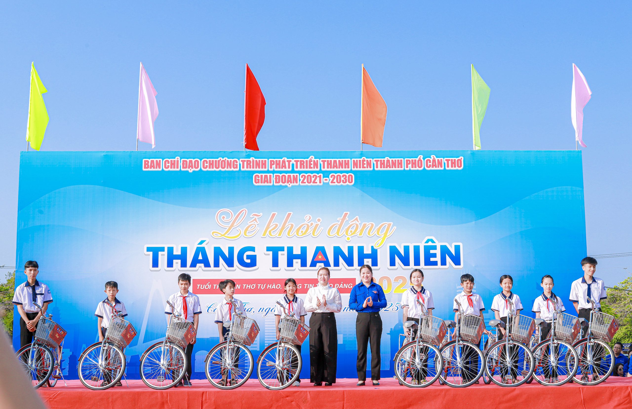 Le-khoi-dong-Thang-Thanh-nien-nam-2025-can-tho-Thanh-doan-Can-Tho-huyen-phon-dien-Duong-co-To-quoc-le-trong-cay-nha-khoa-ha-thanh