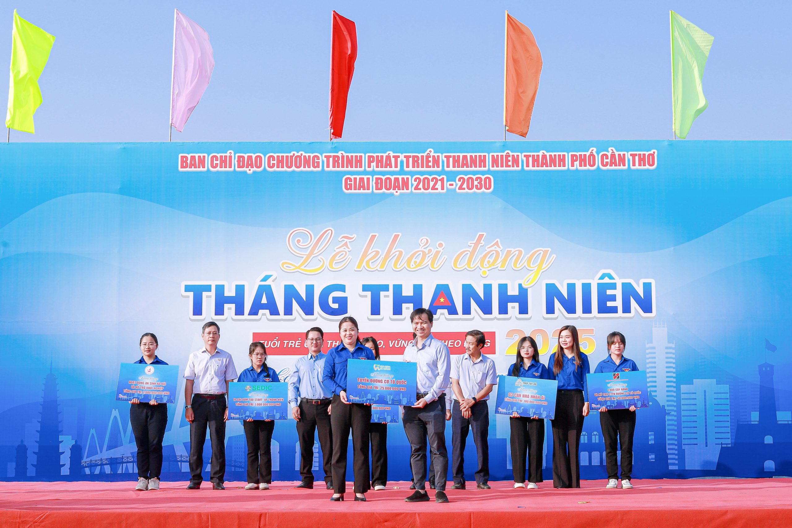 Le-khoi-dong-Thang-Thanh-nien-nam-2025-can-tho-Thanh-doan-Can-Tho-huyen-phon-dien-Duong-co-To-quoc-le-trong-cay-nha-khoa-ha-thanh