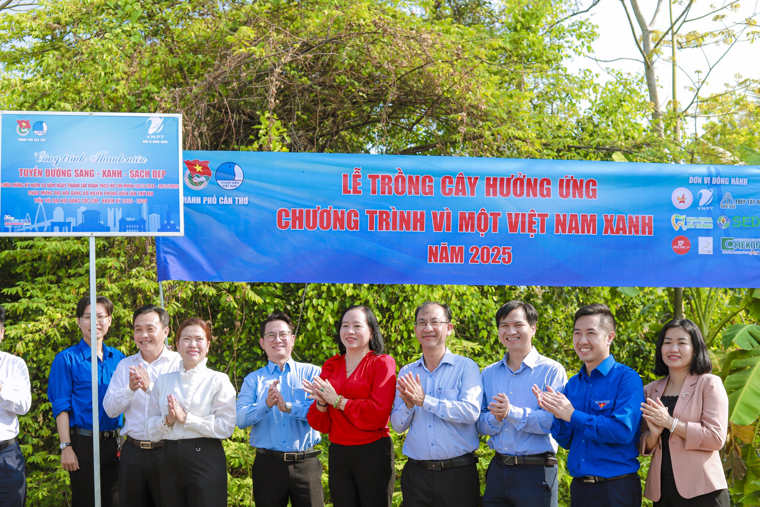 Le-khoi-dong-Thang-Thanh-nien-nam-2025-can-tho-Thanh-doan-Can-Tho-huyen-phon-dien-Duong-co-To-quoc-le-trong-cay-nha-khoa-ha-thanh